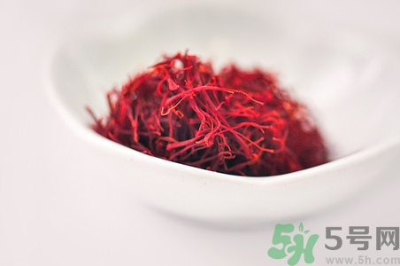 藏紅花泡水是什么顏色?藏紅花泡水一次泡幾根 藏紅花泡水是什么顏色?藏紅花泡水一次泡幾根