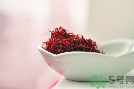 藏紅花泡水是什么顏色?藏紅花泡水一次泡幾根 藏紅花泡水是什么顏色?藏紅花泡水一次泡幾根