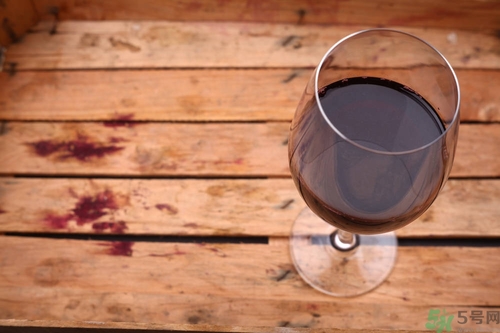 紅酒是葡萄酒嗎？葡萄酒和紅酒有什么區(qū)別