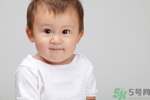 寶寶掉頭發(fā)是什么原因？寶寶掉頭發(fā)是怎么回事？