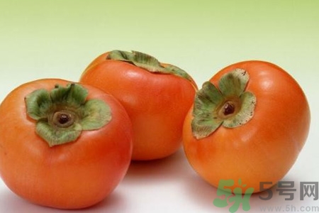 脆柿子一天吃多少好？脆柿子吃多了會怎么樣？