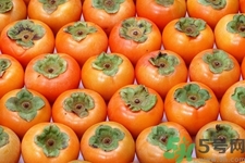 吃脆柿子有什么好處？脆柿子吃多了有什么壞處？