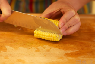 新鮮玉米怎么剝粒？怎么剝新鮮玉米？