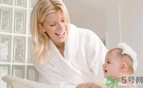 秋天寶寶需要每天洗澡嗎？秋天寶寶多久洗一次澡？