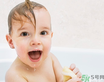 秋天寶寶需要每天洗澡嗎？秋天寶寶多久洗一次澡？