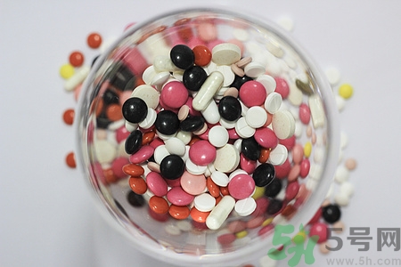 寶寶的藥可以混到奶粉里面嗎?藥和奶粉可以一起吃嗎 寶寶的藥可以混到奶粉里面嗎?藥和奶粉可以一起吃嗎