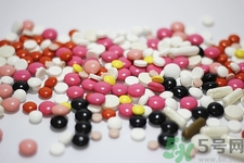 寶寶的藥可以混到奶粉里面嗎?藥和奶粉可以一起吃嗎 寶寶的藥可以混到奶粉里面嗎?藥和奶粉可以一起吃嗎