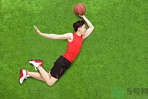 打籃球腰扭傷了怎么辦？打籃球腰閃了怎么辦？