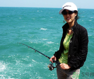 秋天釣魚用腥還是香？秋天釣魚用什么味型餌料？