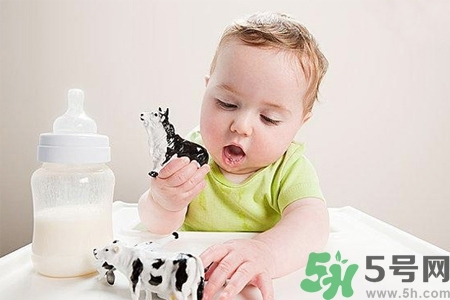 寶寶不吃藥可以加在奶里面嗎？寶寶不吃藥怎么喂比較好？