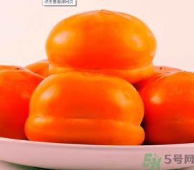 吃柿子后多久可以吃螃蟹？吃柿子后吃螃蟹會(huì)怎樣？