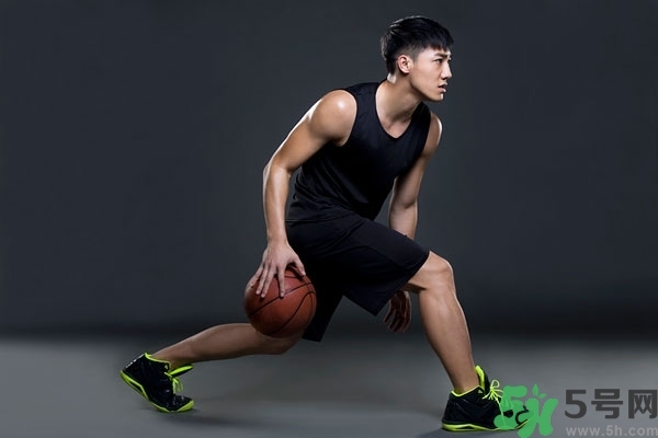 打籃球腰扭傷了怎么辦？打籃球腰閃了怎么辦？