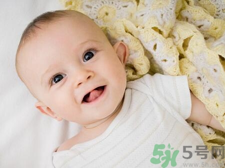 秋季寶寶穿什么衣服？秋天寶寶穿衣注意事項