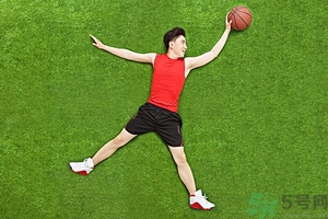 打籃球腿抽筋怎么辦？打籃球小腿抽筋怎么辦？