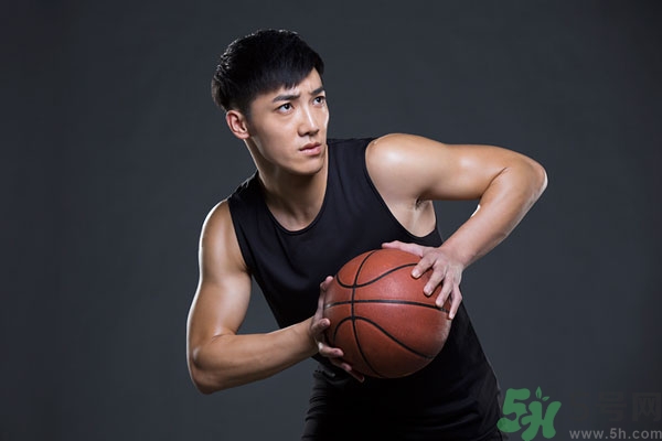 打籃球崴腳了怎么快速恢復(fù)？打籃球腳崴了腫了怎么辦？