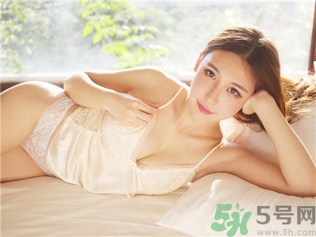 處女第一次緊張?jiān)趺崔k？處女第一次都會(huì)出血嗎？