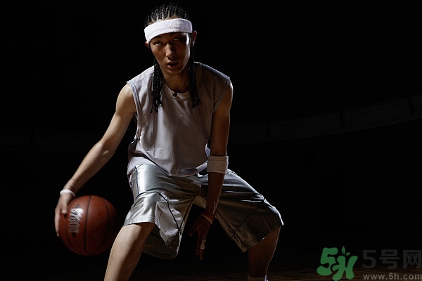 打籃球腿抽筋怎么辦？打籃球小腿抽筋怎么辦？