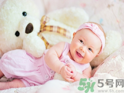 新生兒冬天蓋什么被子？新生兒蓋被子蓋到什么位置？