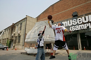 打籃球崴腳了怎么快速恢復(fù)？打籃球腳崴了腫了怎么辦？