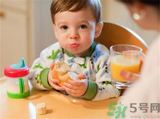 怎么判斷寶寶積食？寶寶積食吃什么食物好？