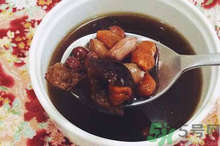 寒露手腳冰涼喝什么好？手腳發(fā)涼喝三紅湯有什么好處？