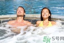 血糖高的人可以泡溫泉嗎？血糖高的人泡溫泉需要注意什么？