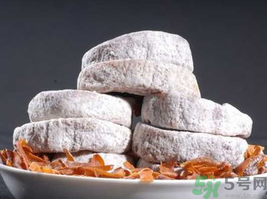 柿餅上的白霜是果肉里折出的什么糖？柿餅上的白霜是什么糖？