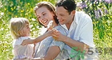 孩子左撇子怎么辦？孩子左撇子需要糾正嗎？