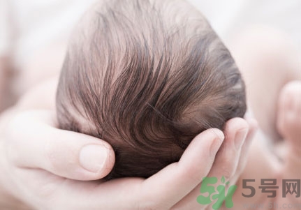 寶寶頭垢是如何產(chǎn)生的？寶寶頭垢怎么去掉？