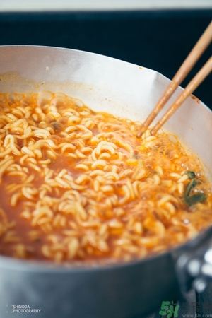 辛拉面是哪個國家的？辛拉面怎么煮好吃？