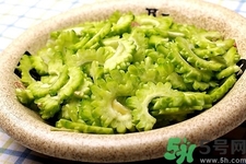 新鮮苦瓜片和干苦瓜片泡水哪個好？苦瓜片泡水喝的功效