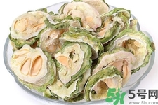 新鮮苦瓜片和干苦瓜片泡水哪個好？苦瓜片泡水喝的功效