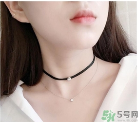 choker項(xiàng)鏈怎么搭配衣服？choker蕾絲項(xiàng)鏈搭配