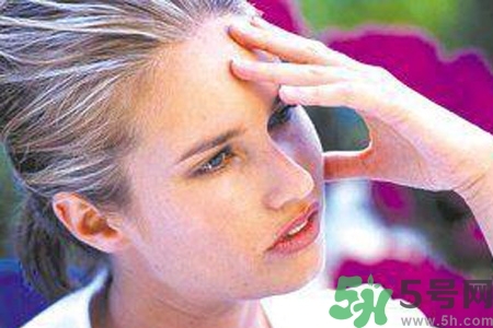 缺什么頭發(fā)會變白？年輕人頭發(fā)變白是缺維生素嗎？