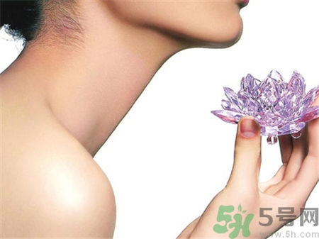 頸紋深代表什么不好?頸紋很深怎么辦? 頸紋深代表什么不好?頸紋很深怎么辦?