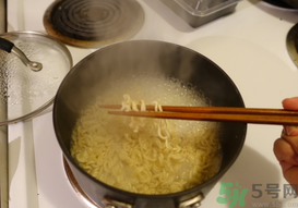 辛拉面是哪個國家的？辛拉面怎么煮好吃？