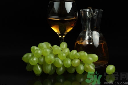 紅酒喝多了第二天難受怎么辦？紅酒喝多了怎么解酒？