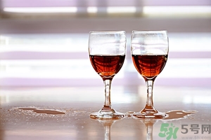 紅酒有沉淀物還能喝嗎,紅酒的沉淀物有影響嗎？
