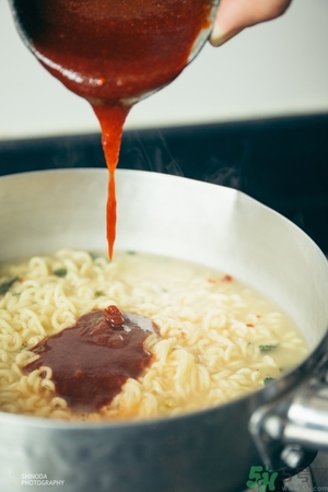 辛拉面是哪個國家的？辛拉面怎么煮好吃？