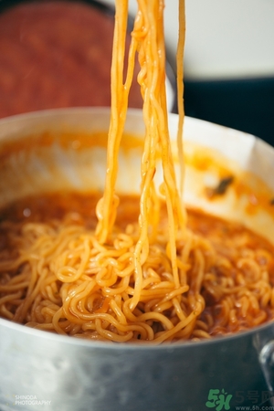 辛拉面是哪個國家的？辛拉面怎么煮好吃？
