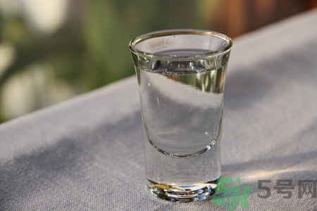 白開水好還是礦泉水好?白開水好和礦泉水的區(qū)別 白開水好還是礦泉水好?白開水好和礦泉水的區(qū)別