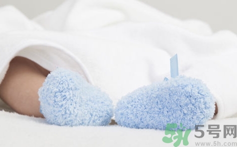 冬天睡覺穿秋衣秋褲好嗎？冬天睡覺是裸睡好還是穿秋衣好？