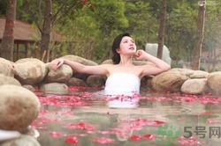 10月份可以泡溫泉嗎?10月份泡溫泉好嗎 10月份可以泡溫泉嗎?10月份泡溫泉好嗎