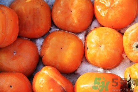 凍柿子一天吃幾個合適？經(jīng)常吃凍柿子對身體有什么影響？