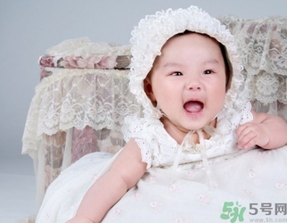 寶寶睡覺翻來覆去是怎么回事？寶寶睡覺喜歡亂動(dòng)怎么辦？