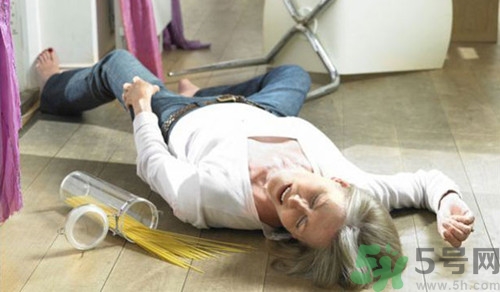 突然暈倒是什么原因造成的?人突然暈倒怎么辦 突然暈倒是什么原因造成的?人突然暈倒怎么辦