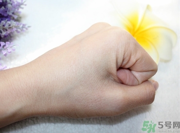 倩碧2號水有酒精和無酒精的區(qū)別 倩碧2號水有酒精和無酒精的區(qū)別