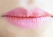 嘴巴起皮是缺什么？嘴巴起皮是缺維生素嗎？