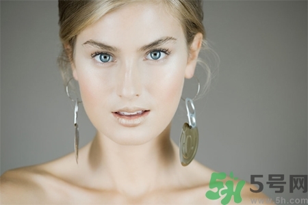 打耳洞的注意事項(xiàng)有哪些？女生打耳洞前需要注意什么？