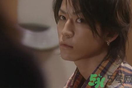 男生打耳洞有什么含義嗎？男生打耳洞有什么講究嗎？